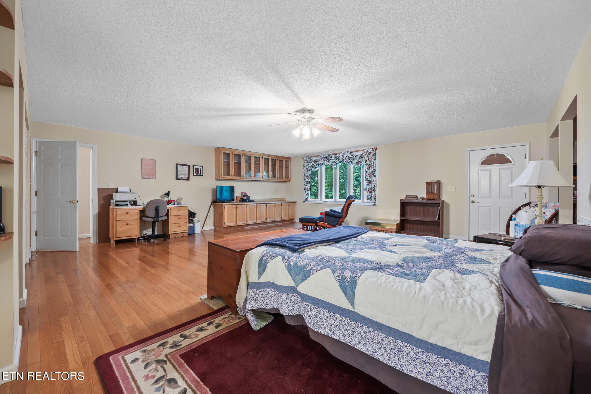 263 Spruce Loop Crossville, TN 38555 - Photo 14 of 35 2nd Master Suite