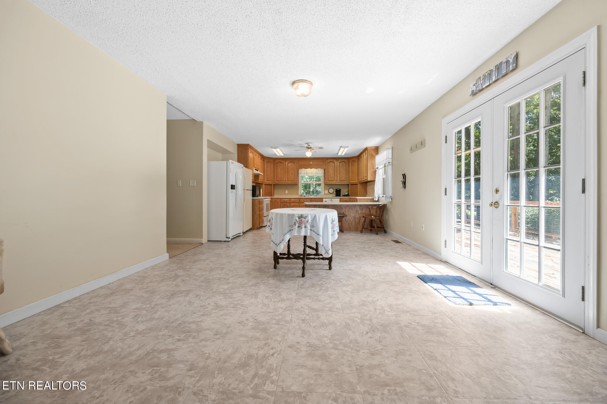 263 Spruce Loop Crossville, TN 38555 - Photo 21 of 35 Dining to Kitchen