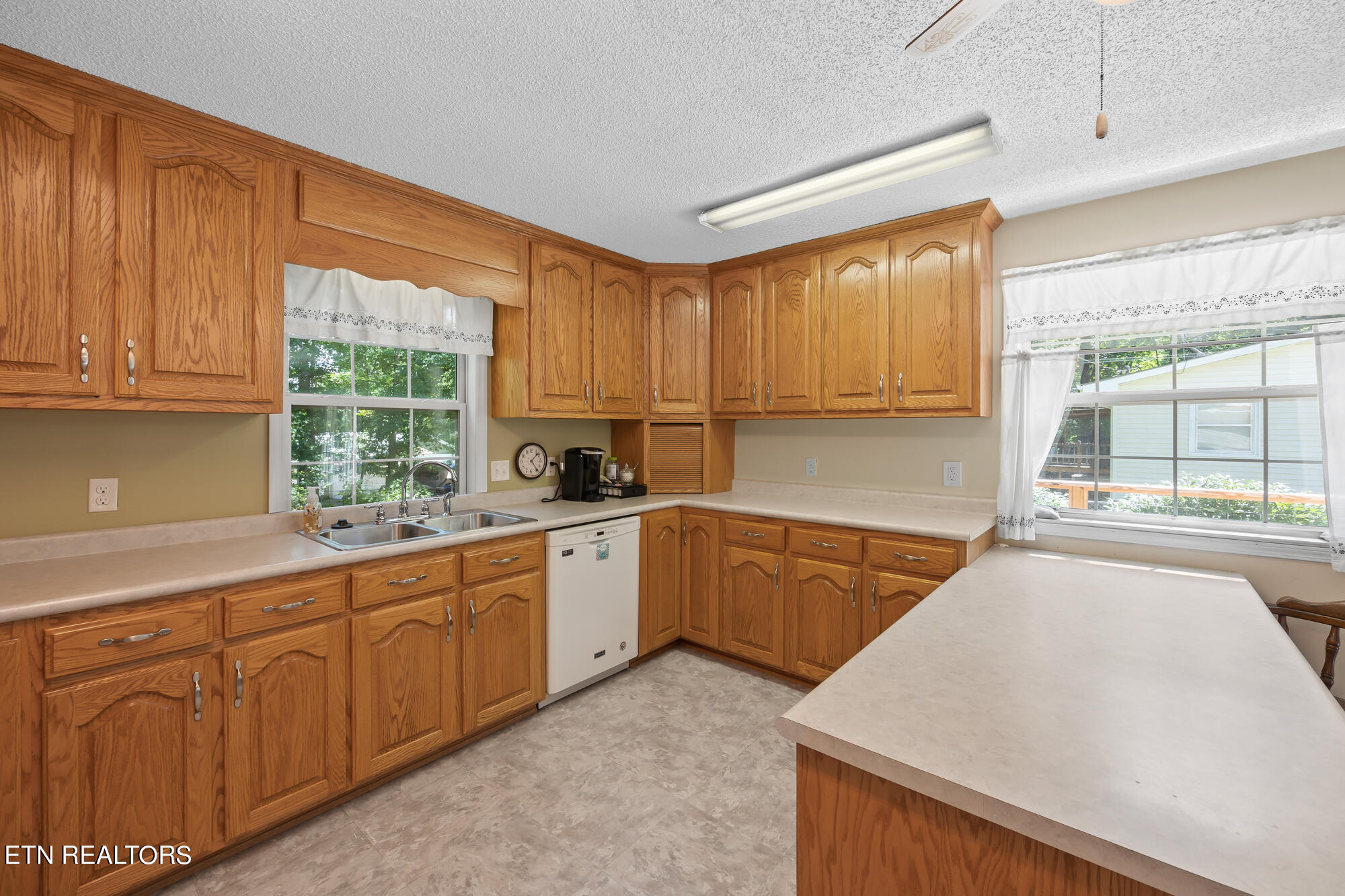 263 Spruce Loop Crossville, TN 38555 - Photo 24 of 35 Kitchen 2