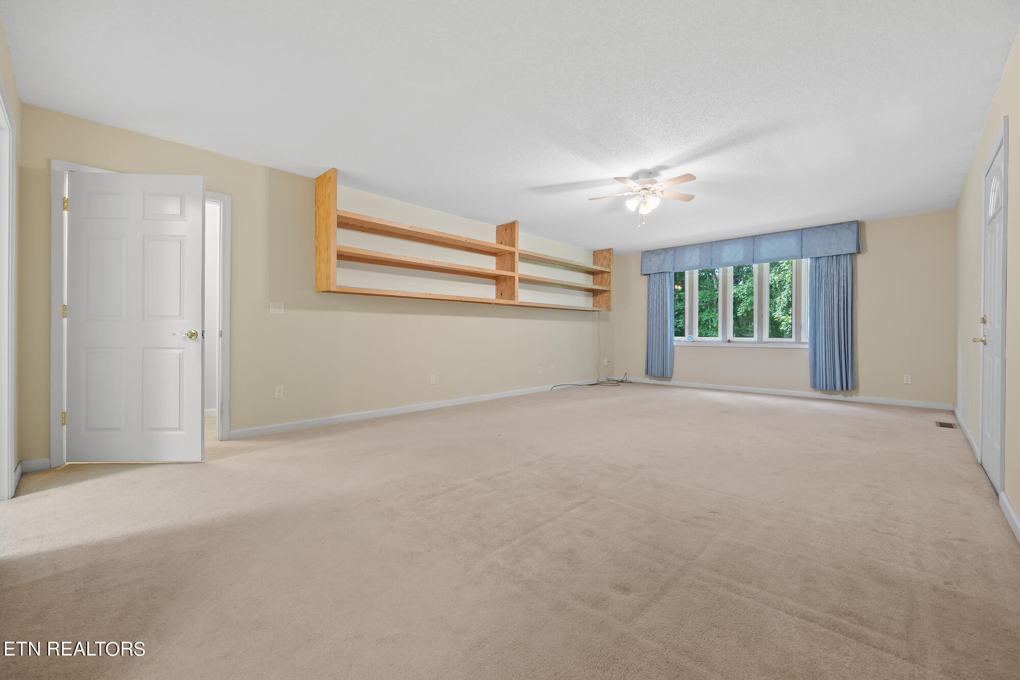 263 Spruce Loop Crossville, TN 38555 - Photo 31 of 35 Master Suite