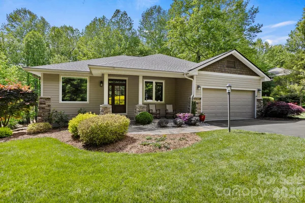 $848,000 | 547 Pinnacle Peak Lane, Flat Rock, NC 28731