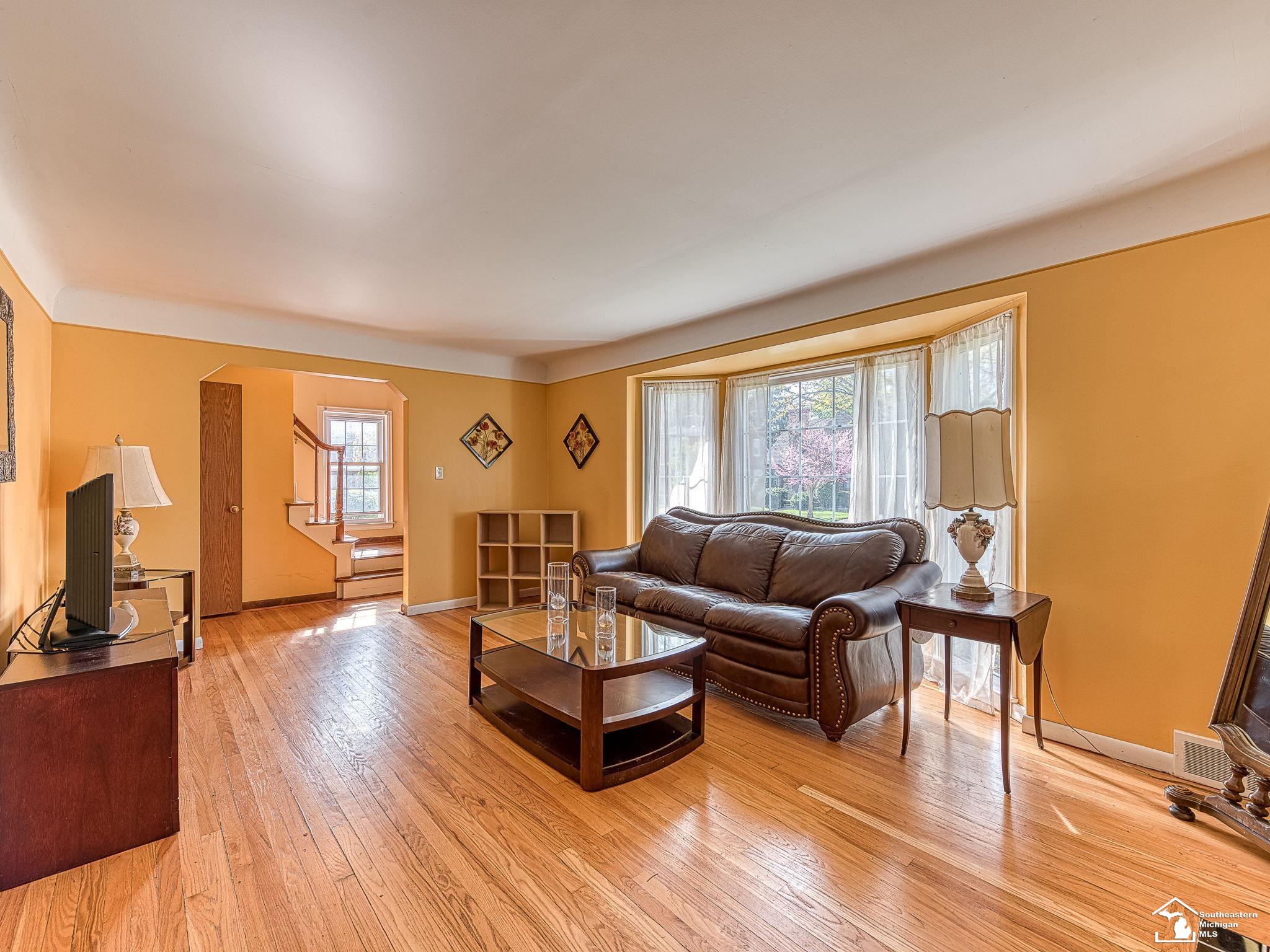 23656 Rowe Street Dearborn, MI 48124 - Photo 11 of 30 50140032-895a99f6-8361-4e9b-87de-ee1b73508a30.JPG