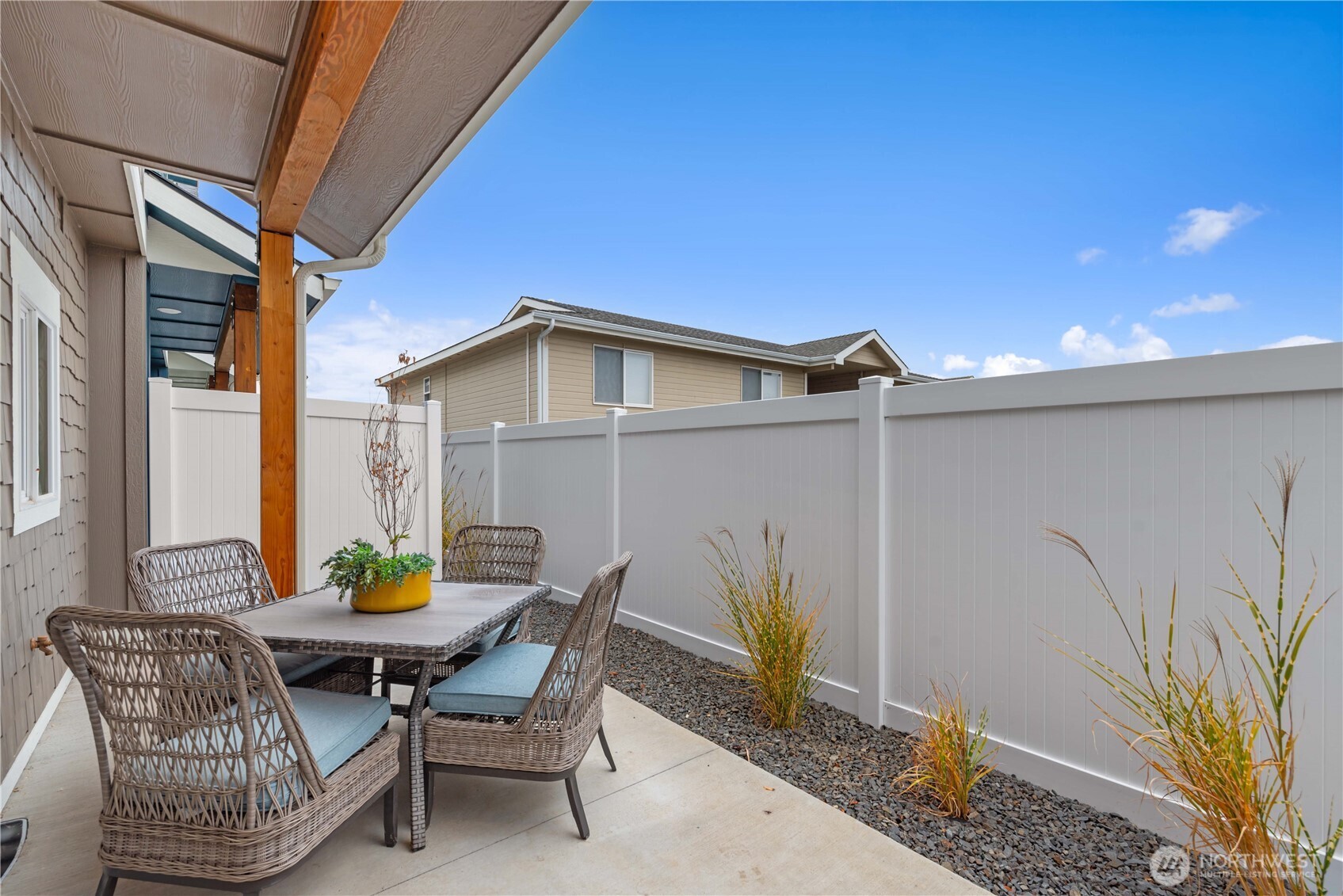 1030 Finch Lane, Unit H1 Wenatchee, WA 98801 - Photo 28 of 30 a view of a patio with table and chairs and potted plants