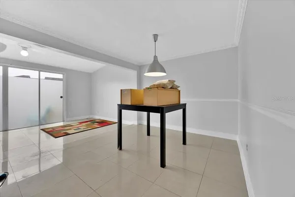 a view of livingroom with furniture