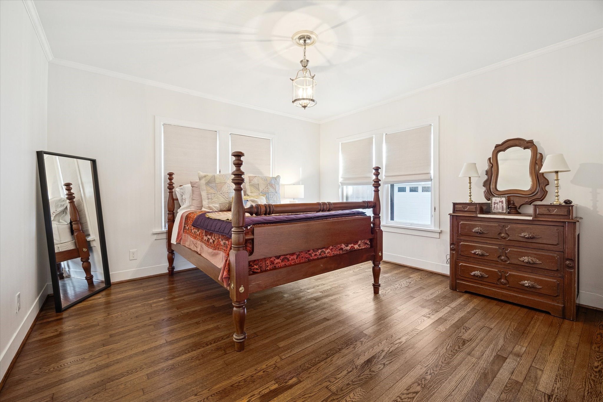 2109 Colquitt Street Houston, TX 77098 - Photo 20 of 28 The secondary bedroom features hardwood floors, ample natural light, and a comfortable layout.