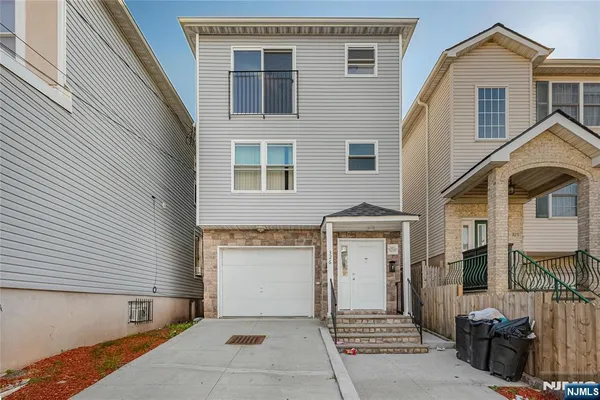 $749,000 | 326 Magnolia Avenue, Elizabeth, NJ 07206