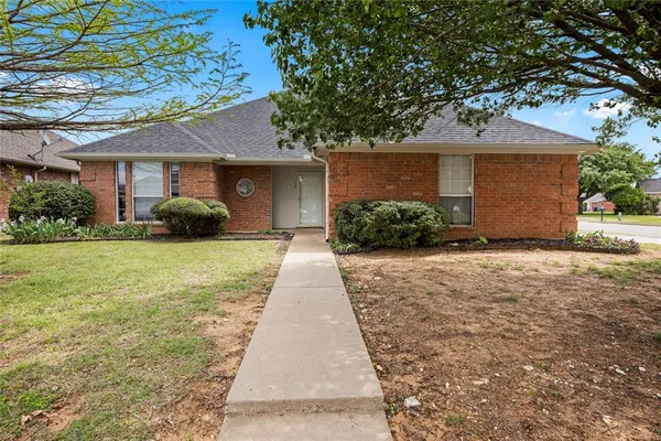 $260,000 | 714 Remington Drive, Cleburne, TX 76033
