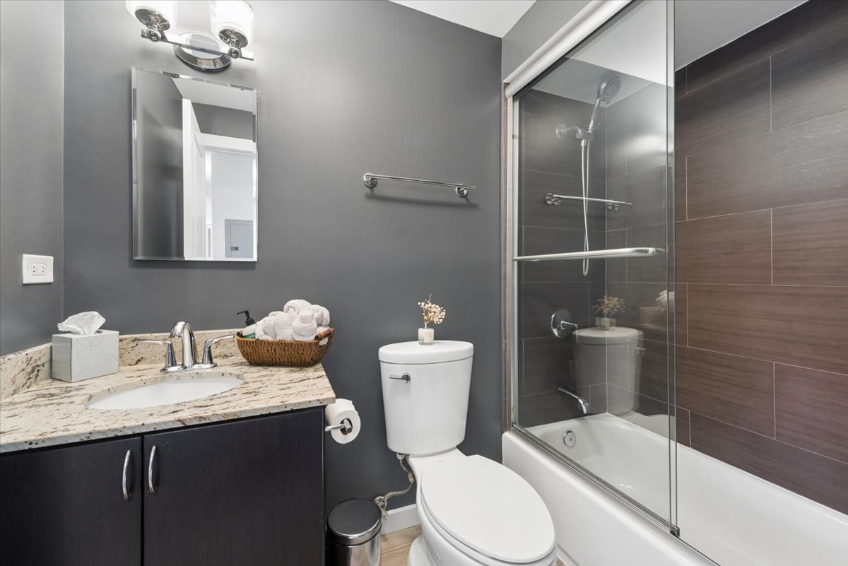 3033 North Sheridan Road, Unit 601 Chicago, IL 60657 - Photo 10 of 16