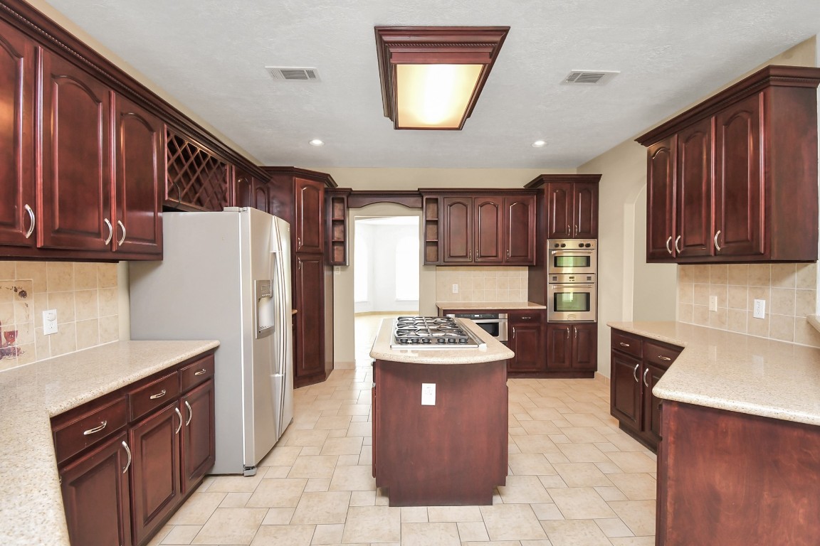 1321 East Archer Road Baytown, TX 77521 - Photo 8 of 26