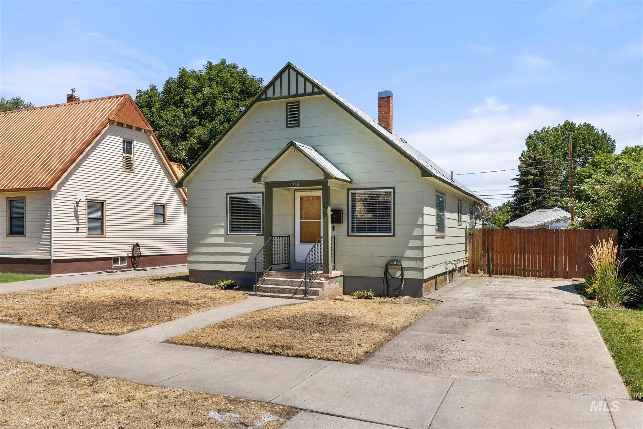 918 West 3rd Street Weiser, ID 83672 - Photo 3 of 36 Light green siding exterior with dark green trim accents