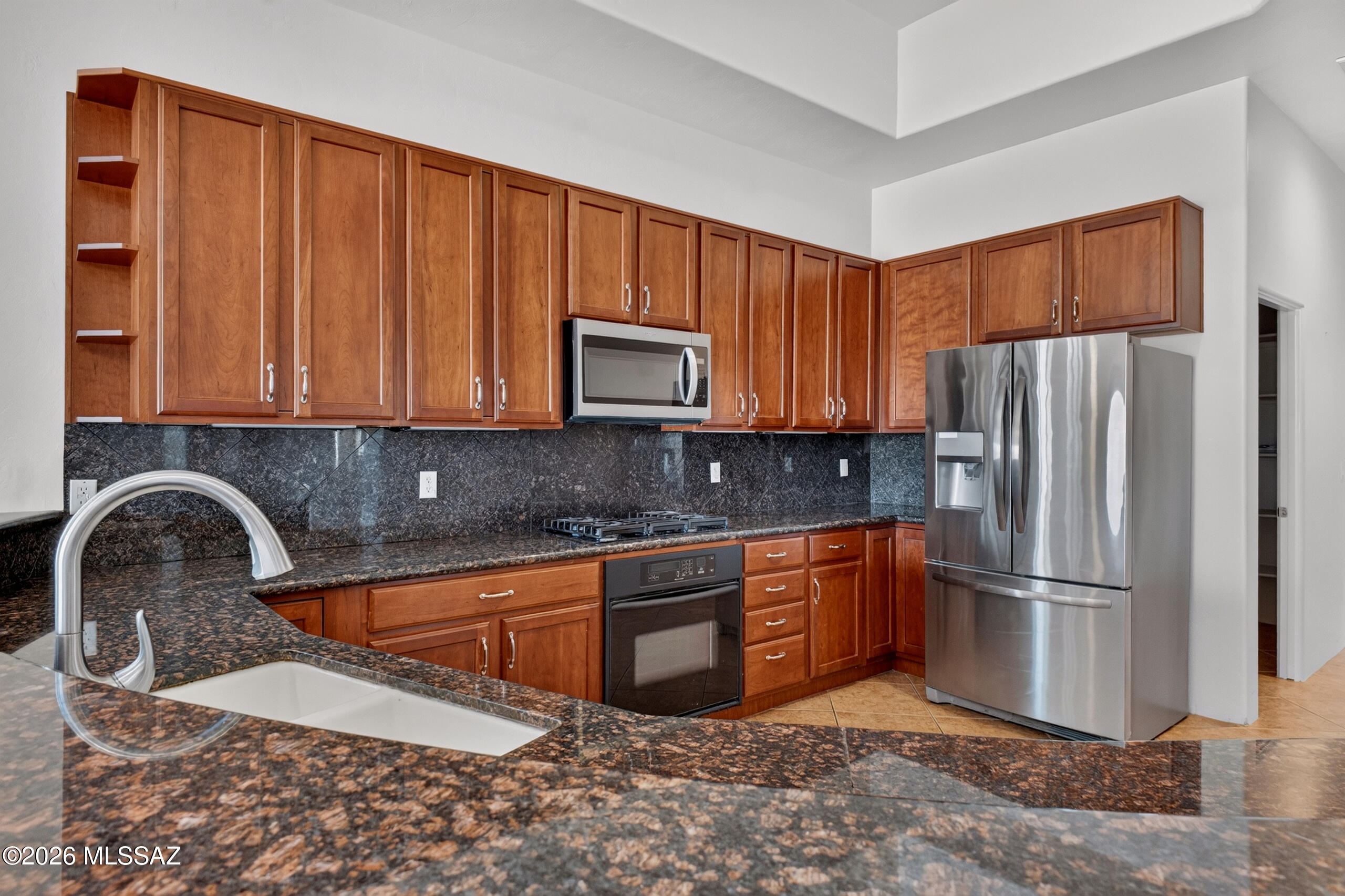 11370 North Moon Ranch Place Marana, AZ 85658 - Photo 16 of 42 Kitchen