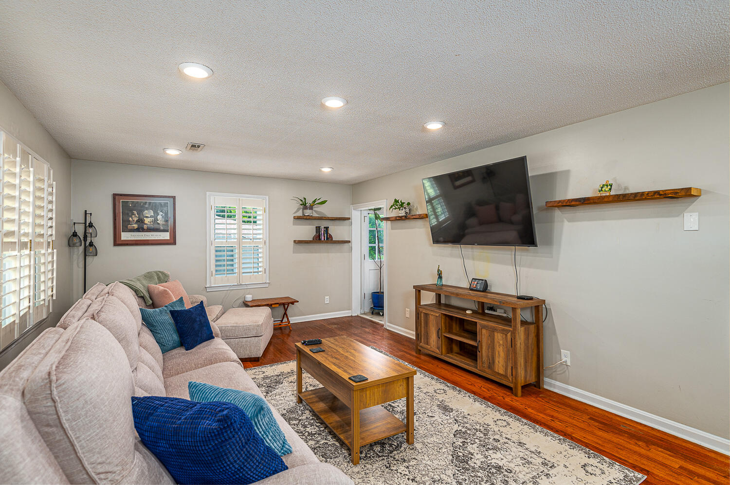 3902 Laird Lane Chattanooga, TN 37415 - Photo 3 of 41 Living Room