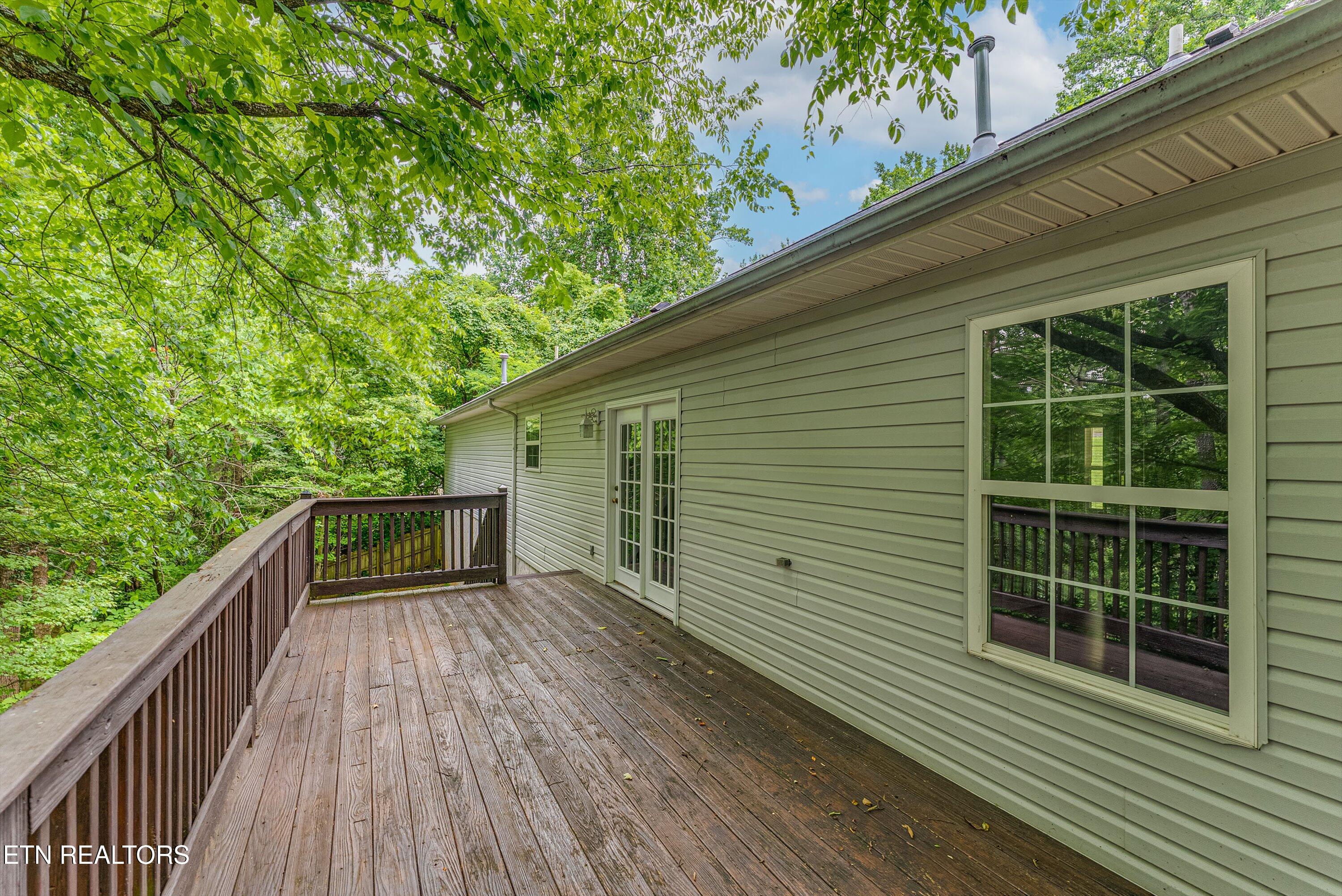 6133 Weems Road Knoxville, TN 37918 - Photo 31 of 34 31-Deck A2