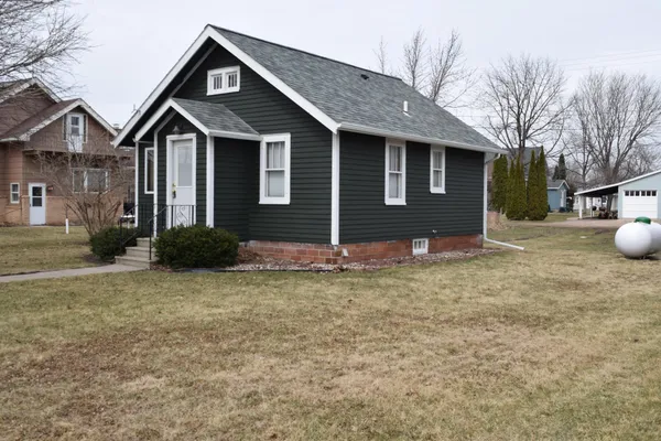 $65,000 | 213 Brown Street West, Comfrey, MN 56019