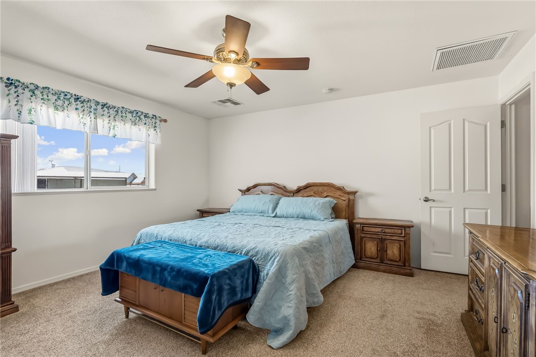 2205 East Cactus Wren Road Kingman, AZ 86409 - Photo 27 of 68 Master Bedroom