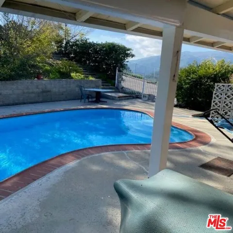 a view of an outdoor space