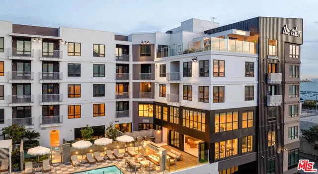 a large building with a lot of windows