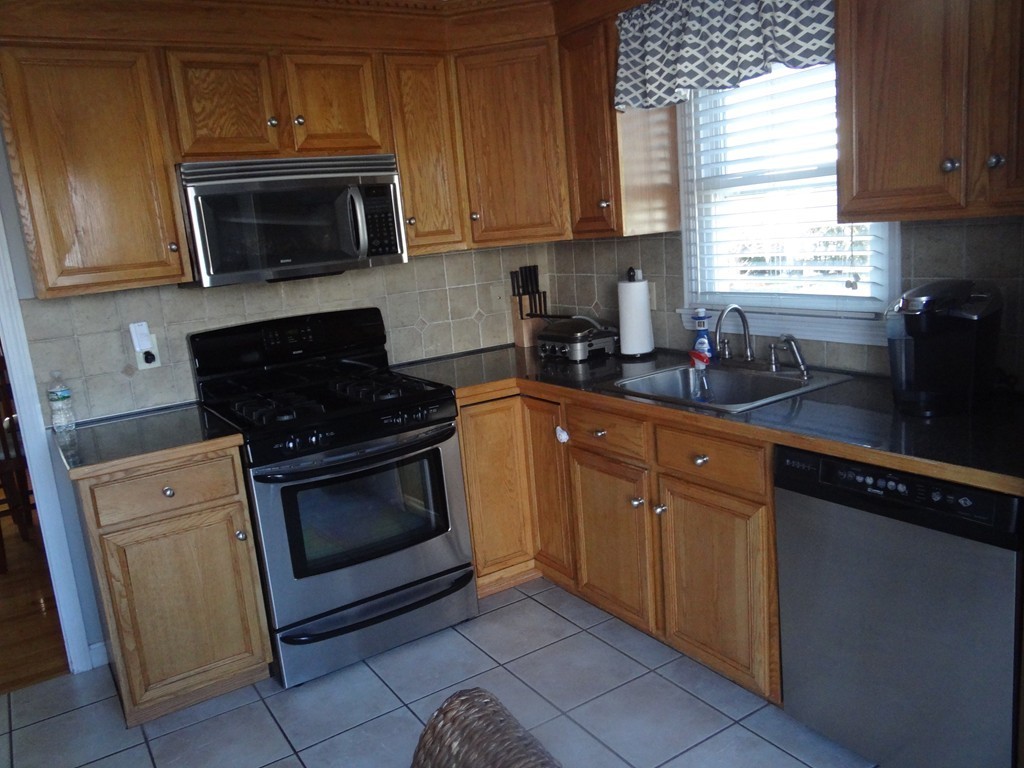 9 Rivers Edge Place Methuen, MA 01844 - Photo 4 of 27 Gallery Image 4