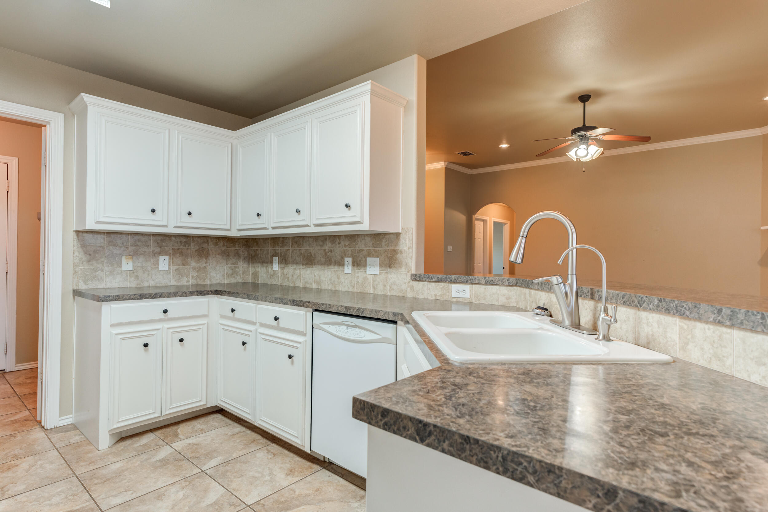 7513 85th Street Lubbock, TX 79424 - Photo 19 of 43 7513-85th-St_Lubbock-TX_25_Kitchen