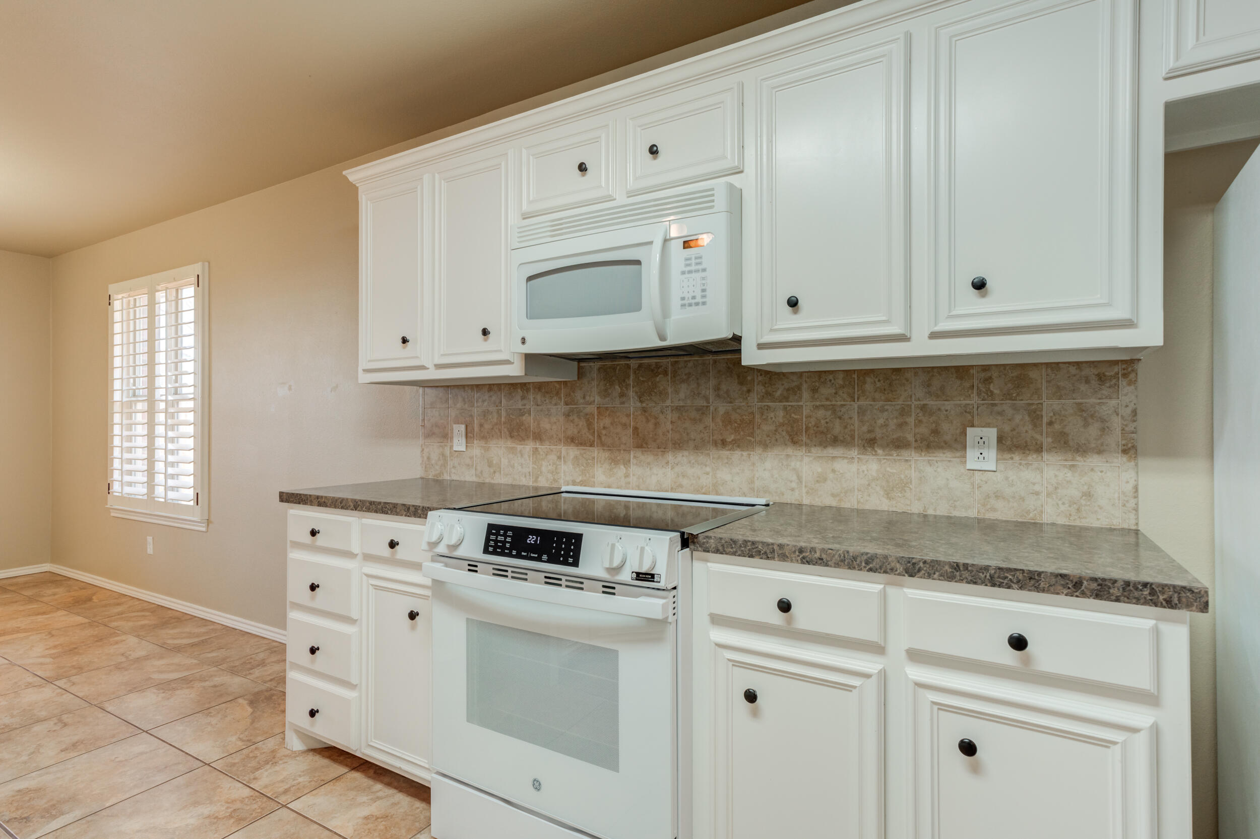 7513 85th Street Lubbock, TX 79424 - Photo 20 of 43 7513-85th-St_Lubbock-TX_26_Kitchen