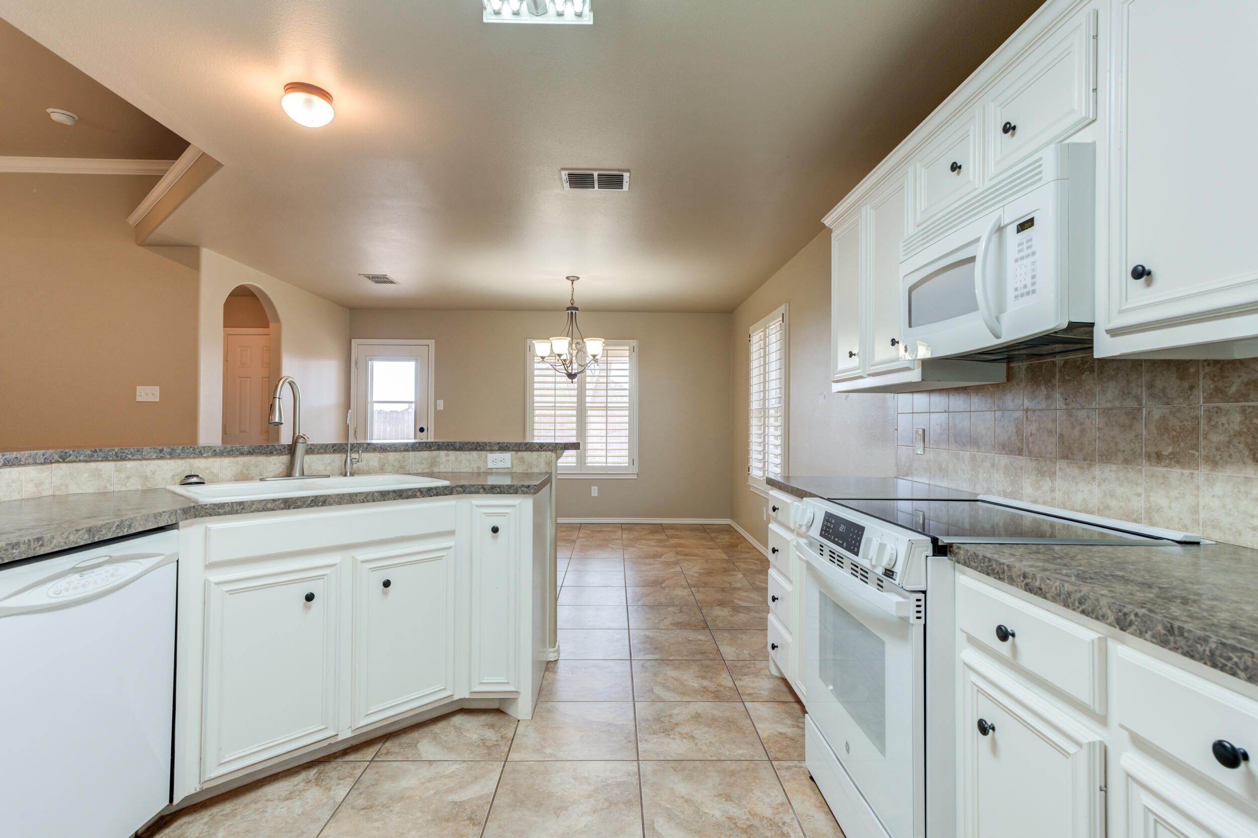 7513 85th Street Lubbock, TX 79424 - Photo 21 of 43 7513-85th-St_Lubbock-TX_27_Kitchen