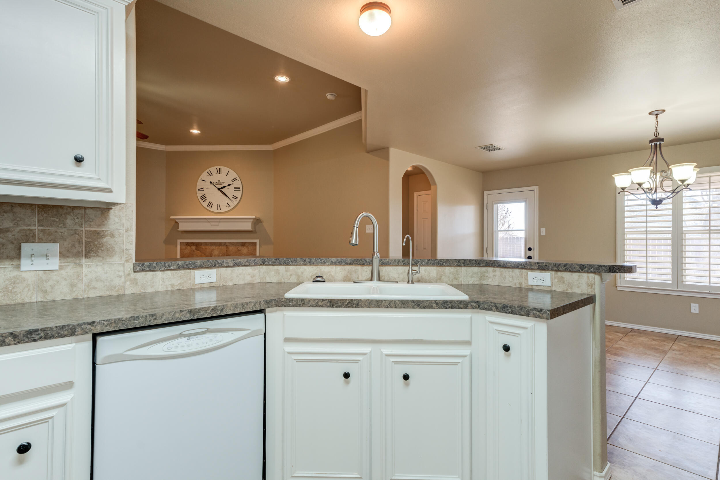 7513 85th Street Lubbock, TX 79424 - Photo 22 of 43 7513-85th-St_Lubbock-TX_28_Kitchen