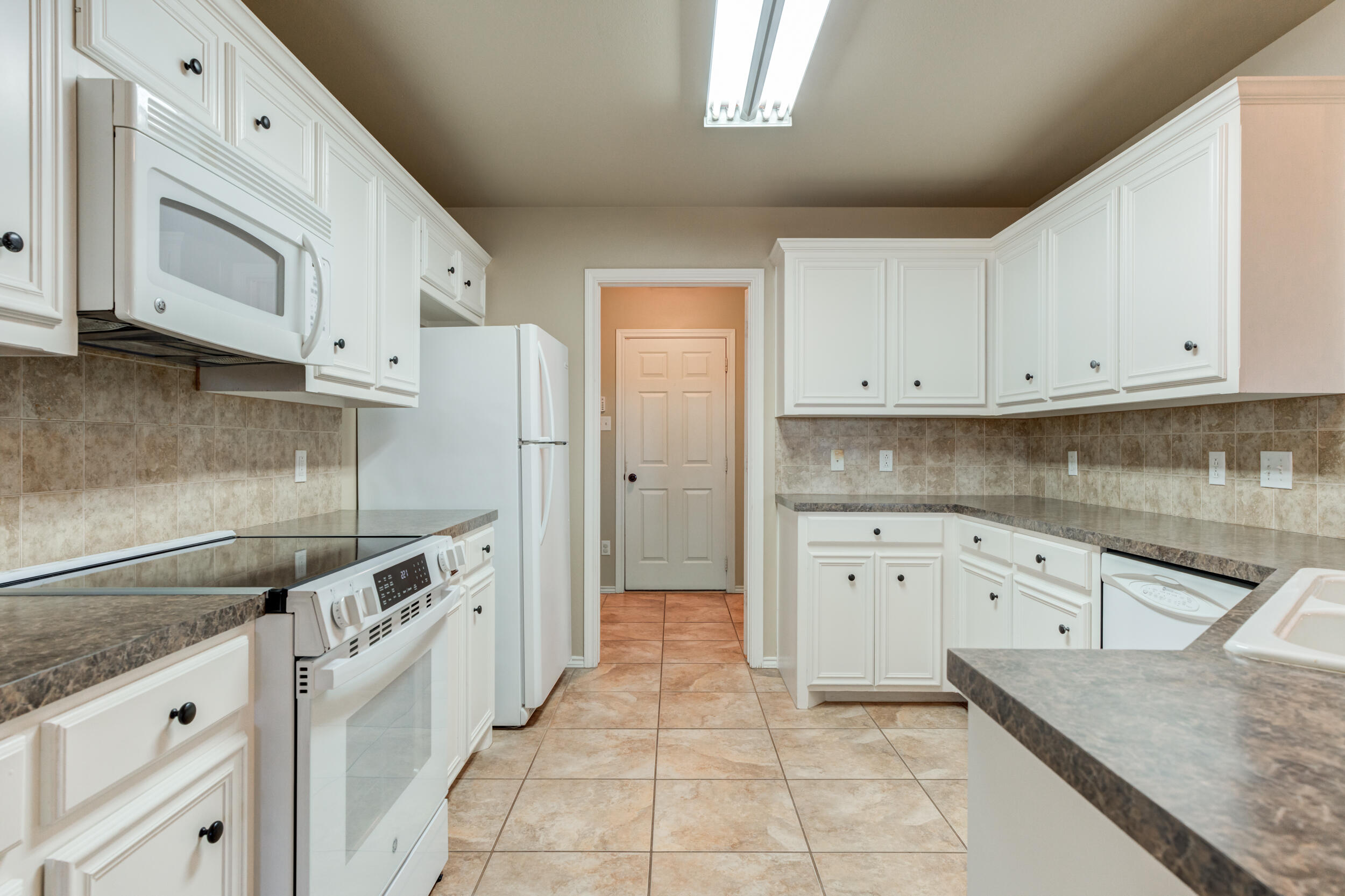 7513 85th Street Lubbock, TX 79424 - Photo 3 of 43 7513-85th-St_Lubbock-TX_24_Kitchen