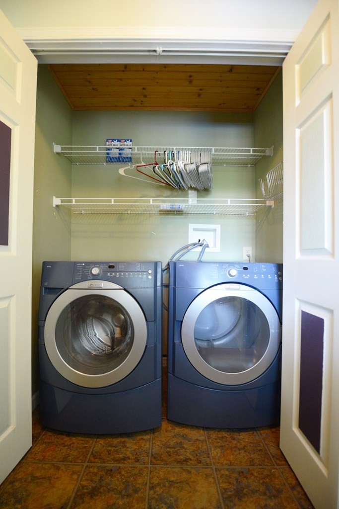 27565 Rhea County Highway Spring City, TN 37381 - Photo 19 of 30 a view of washer and dryer in a utility room