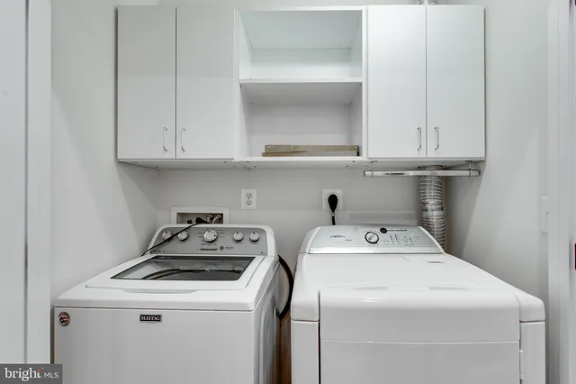 an empty room with closet and a ceiling fan