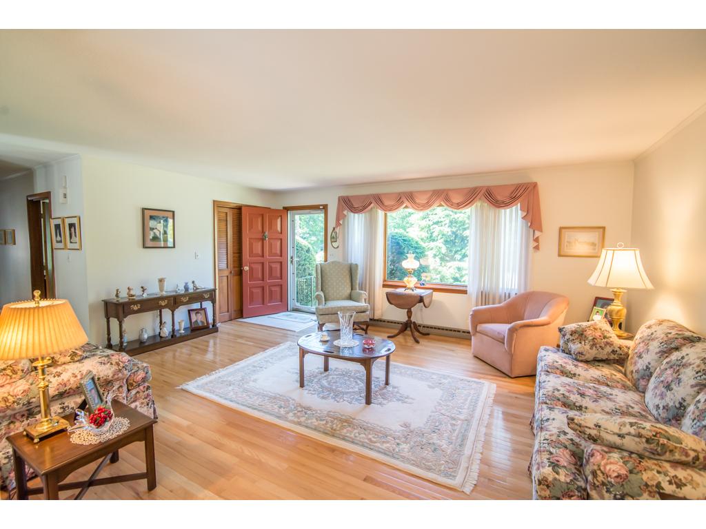 5 Garvin Road Derry, NH 03038 - Photo 3 of 28