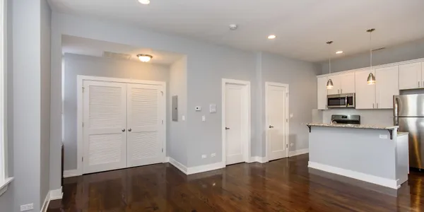 $2,450 | 2163 North Bell Avenue, Unit 2F, Chicago, IL 60647