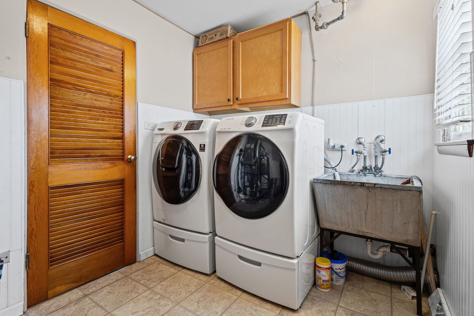 5901 108th Place Chicago Ridge, IL 60415 - Photo 14 of 15 a utility room with dryer and washer