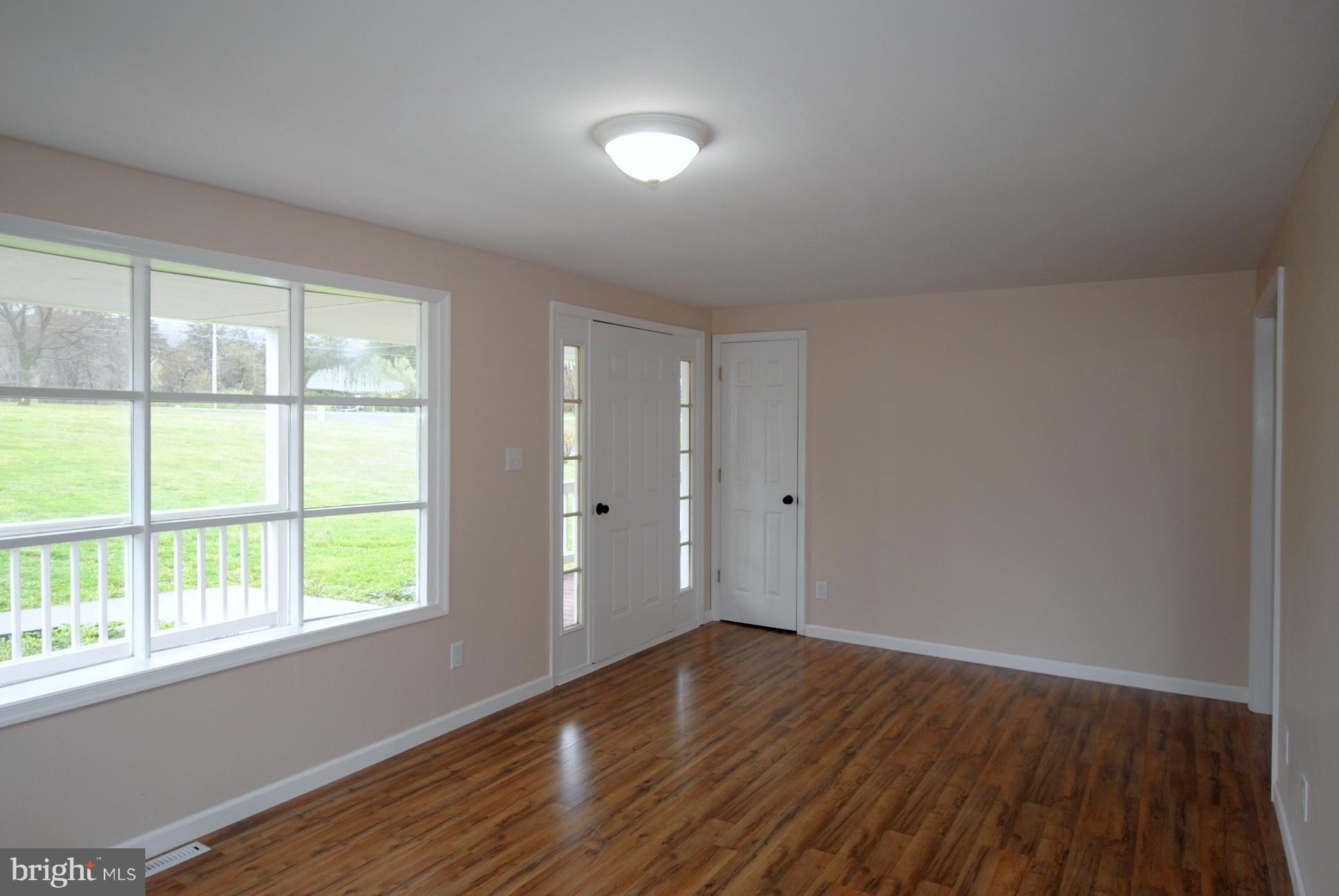 272 McDonald Road Winchester, VA 22602 - Photo 4 of 30 Living Room