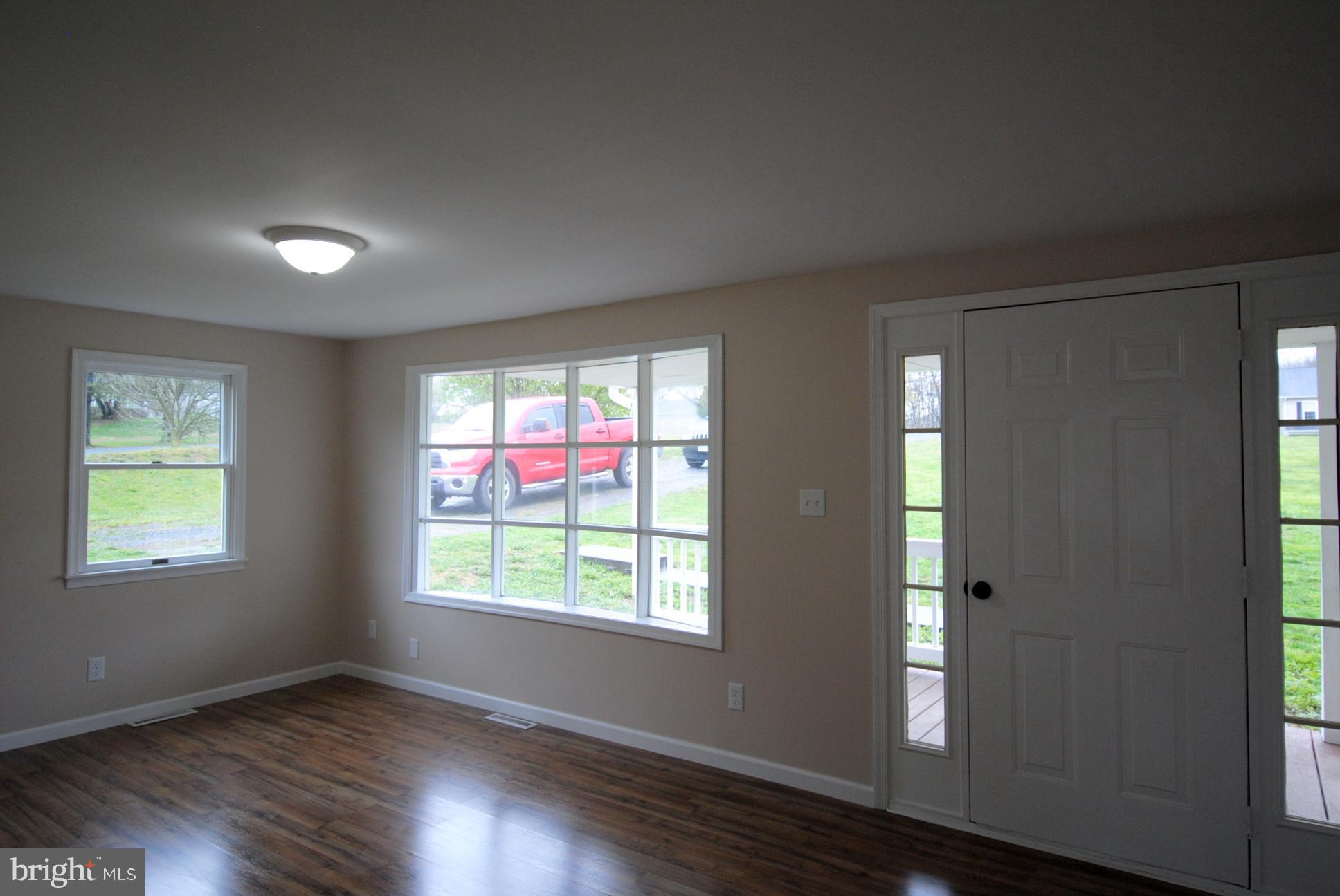 272 McDonald Road Winchester, VA 22602 - Photo 6 of 30 Living Room
