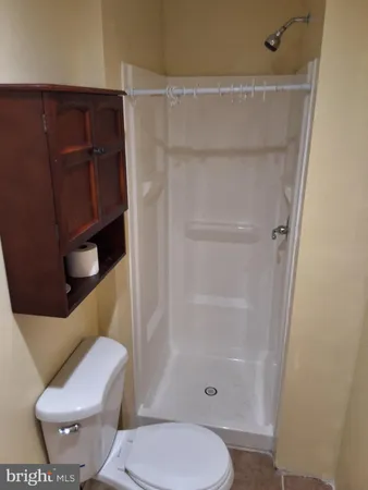 a bathroom with a toilet and a shower
