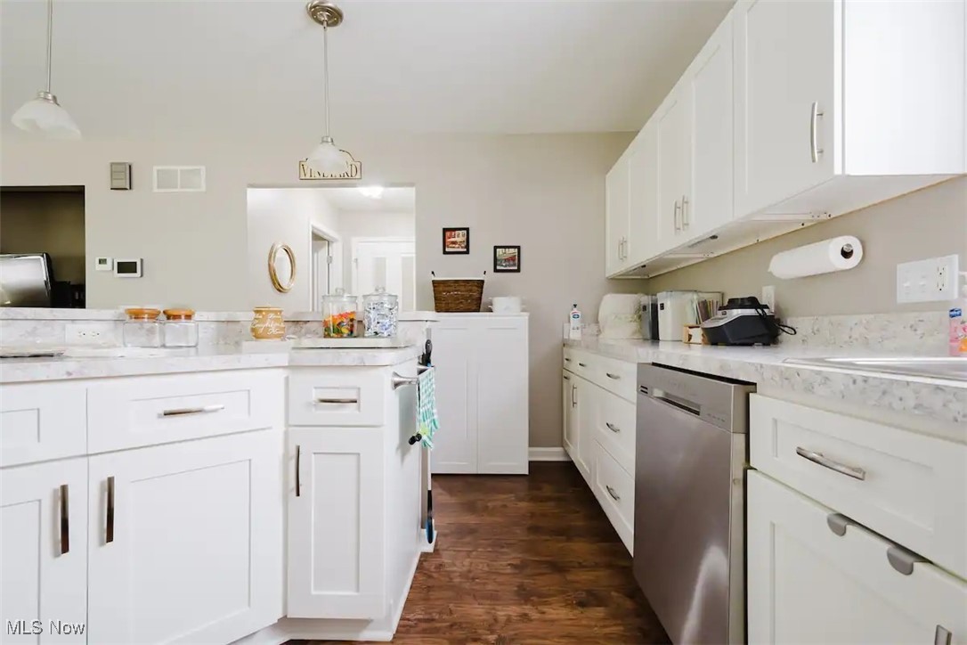 180 Elizabeth Parkway Akron, OH 44304 - Photo 6 of 46 Spacious Kitchen with stainless appliances