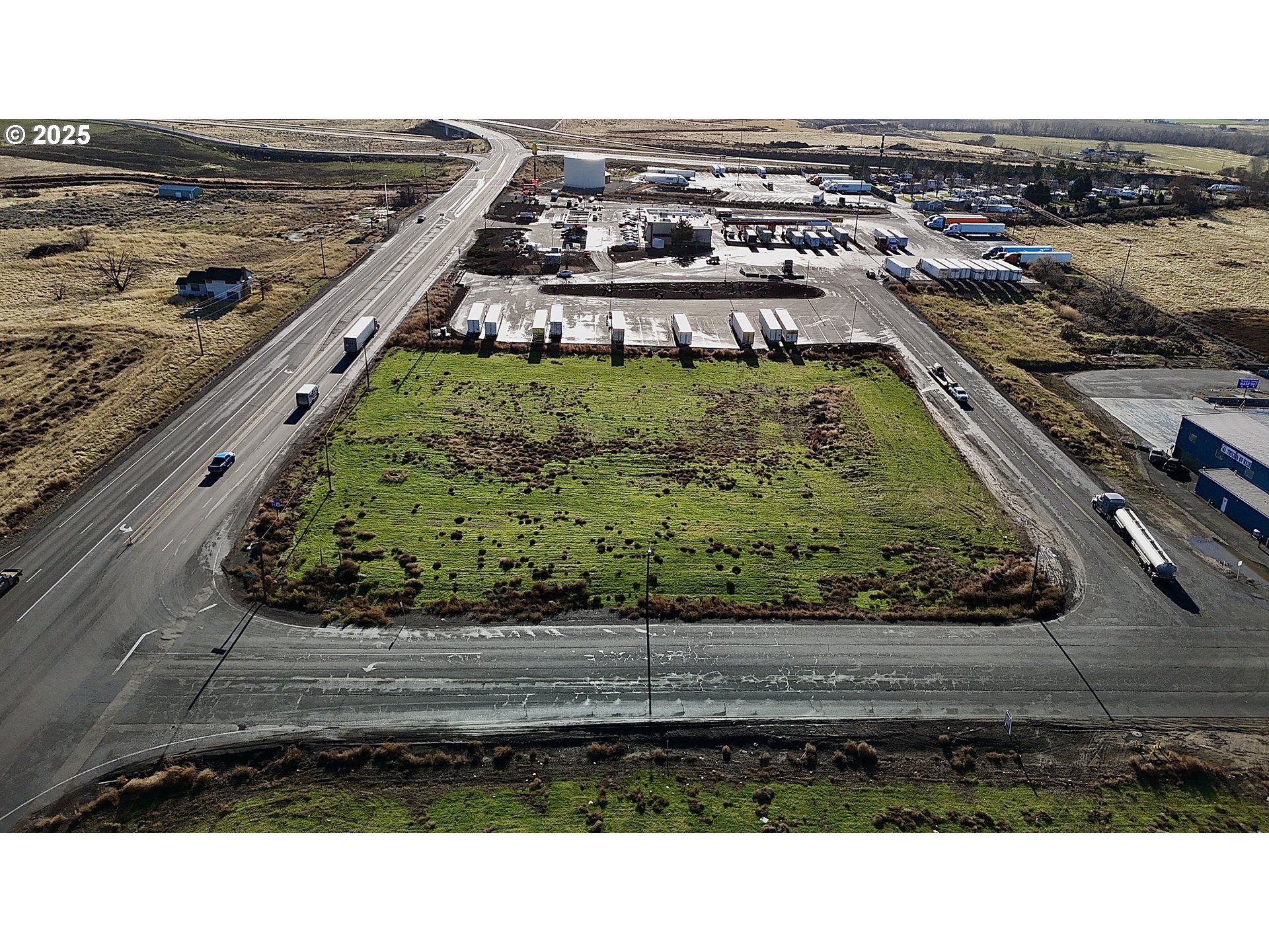 Stanfield Avenue Stanfield, OR 97875 - Photo 1 of 5 a view of a swimming pool with a yard
