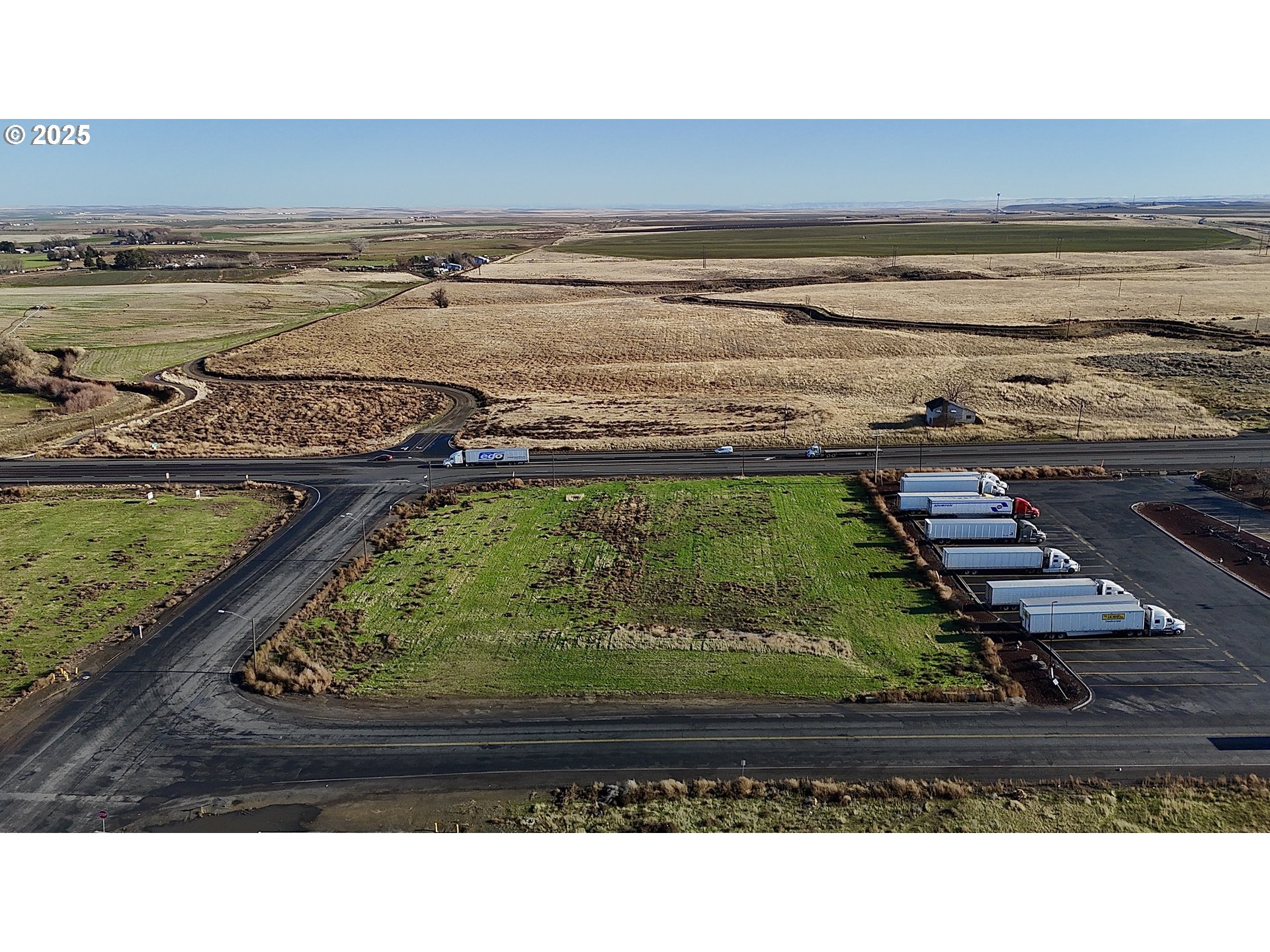 Stanfield Avenue Stanfield, OR 97875 - Photo 3 of 5 a view of a swimming pool and an ocean view