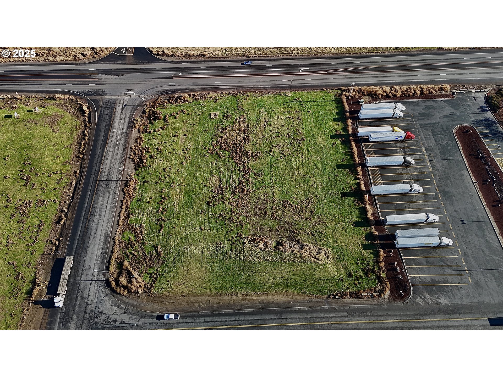 Stanfield Avenue Stanfield, OR 97875 - Photo 4 of 5 a black and white photo of a room