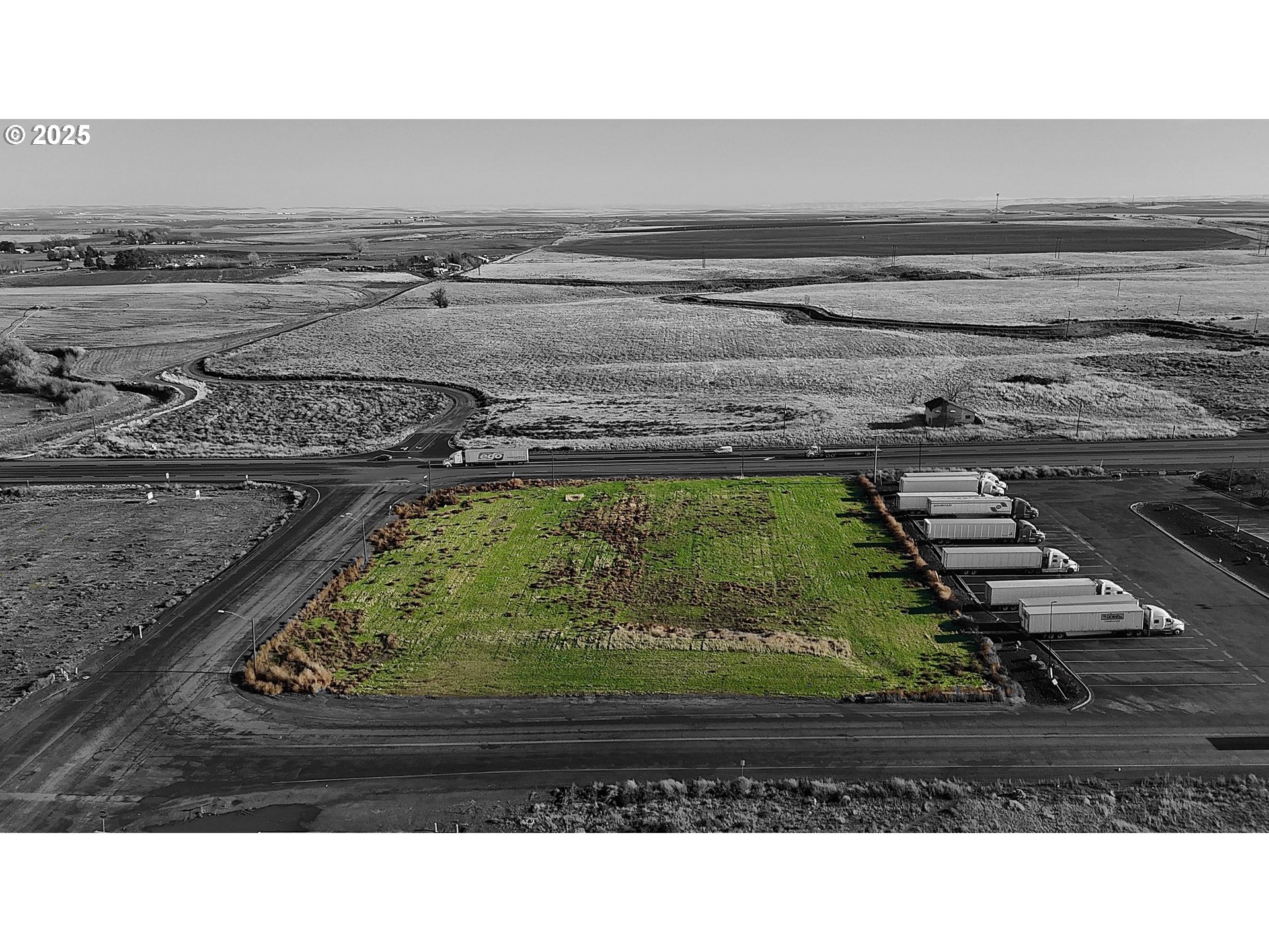 Stanfield Avenue Stanfield, OR 97875 - Photo 5 of 5 a view of a living room and a floor