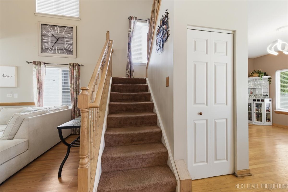 2810 Ledgestone Court Naperville, IL 60564 - Photo 8 of 36