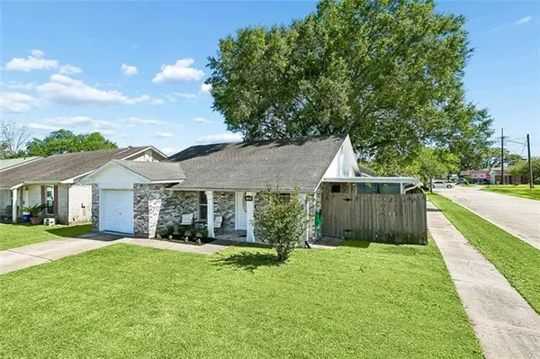 $229,900 | 5161 Eden Roc Drive, Marrero, LA 70072