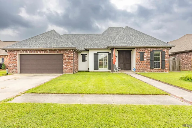 $330,000 | 220 Viola Street, Houma, LA 70360