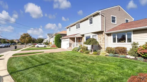 $1,175,000 | 72 Tidewater Avenue, Massapequa, NY 11758