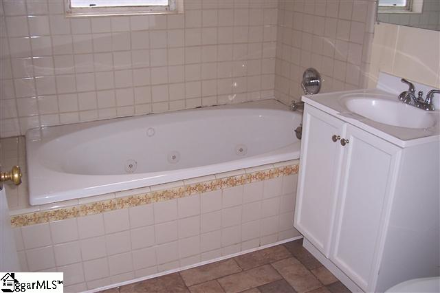 611 Looperville Road Piedmont, SC 29673 - Photo 11 of 25 Gallery Image 11