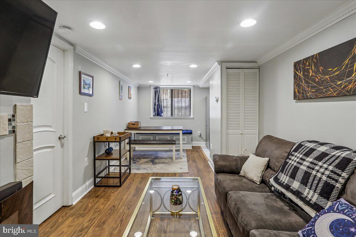 1437 Spring Road Northwest, Unit B1 Washington, DC 20010 - Photo 4 of 20 Living room