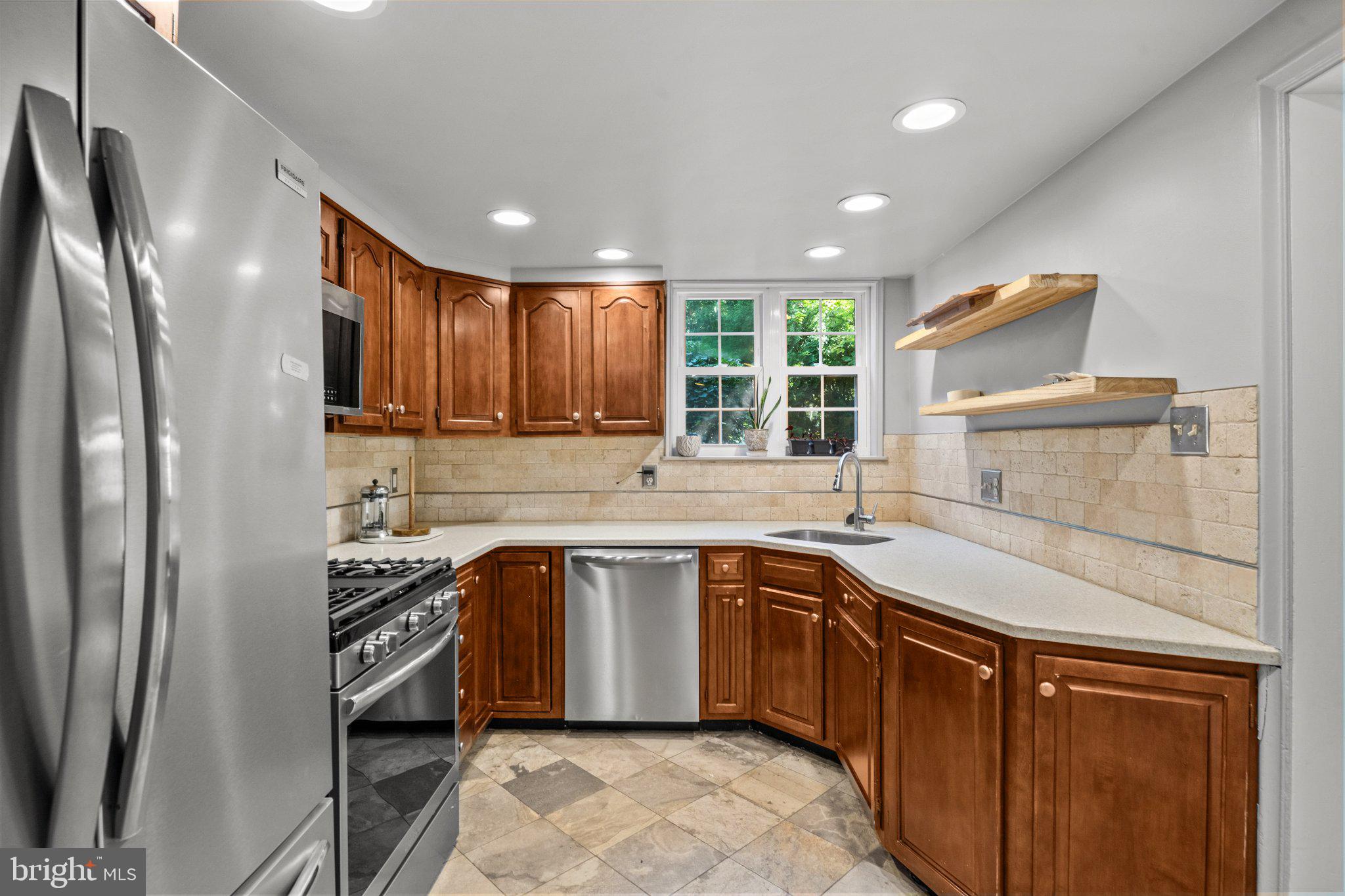 500 Sycamore Road Reading, PA 19611 - Photo 14 of 50 24 Handle Kitchen