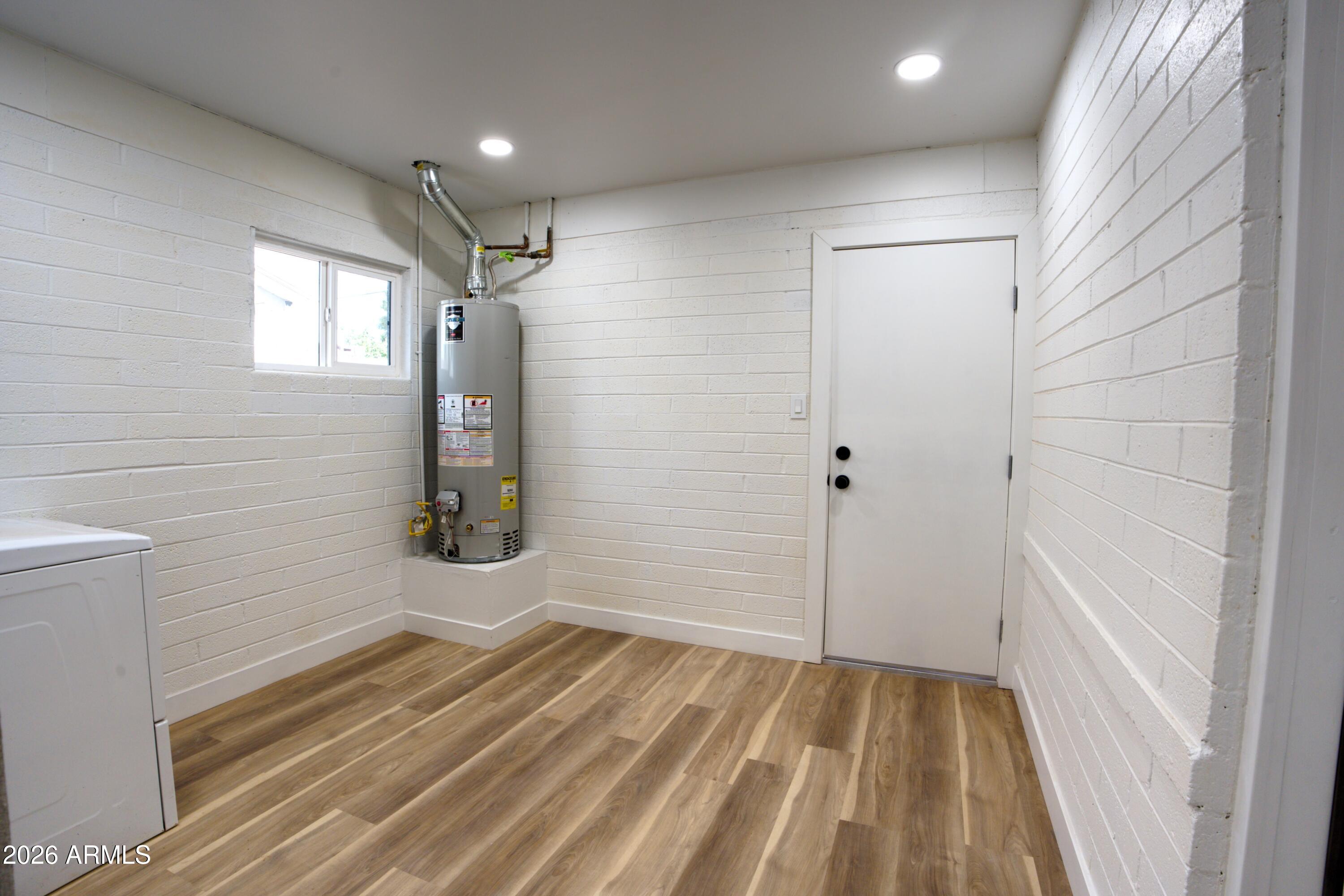 4437 East Almeria Road Phoenix, AZ 85008 - Photo 13 of 20 a view of bathroom