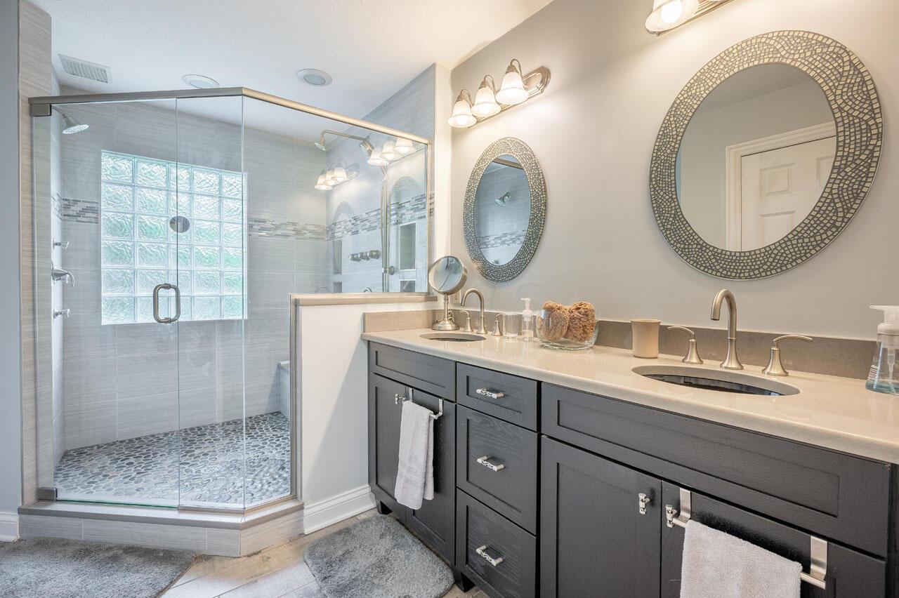 4899 Rays Circle Dublin, OH 43016 - Photo 20 of 42 Owner Suite Bathroom 3