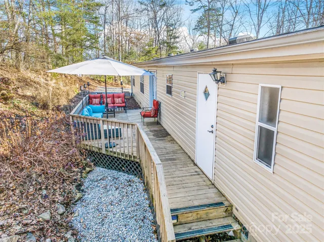 $300,000 | 140 Crows Nest Road, Hendersonville, NC 28791